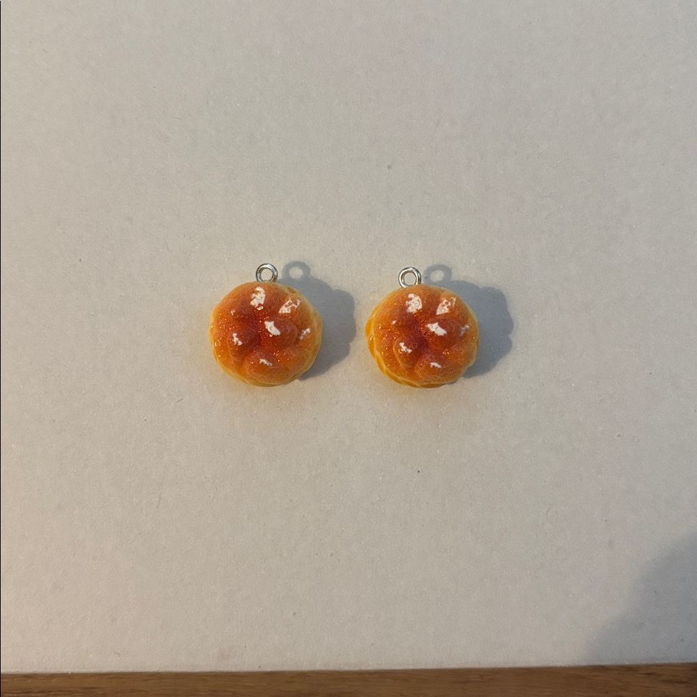 ✨Just In✨🍞Faux Vibrant Orange Bakery Pendants
